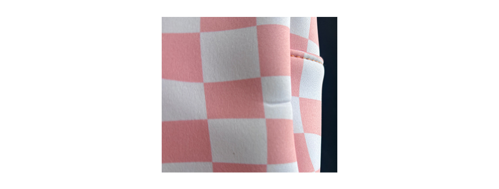 The picture shows that chloroprene rubber fabric is prone to indentation after being folded